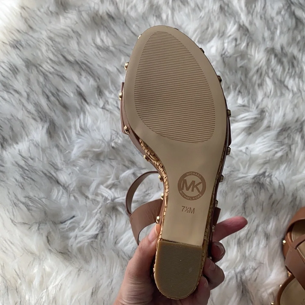 🎉Host Pick! NEW IN BOX! MICHAEL Michael Kors Ellen Wedge - Size 7.5. - Picture 8 of 13